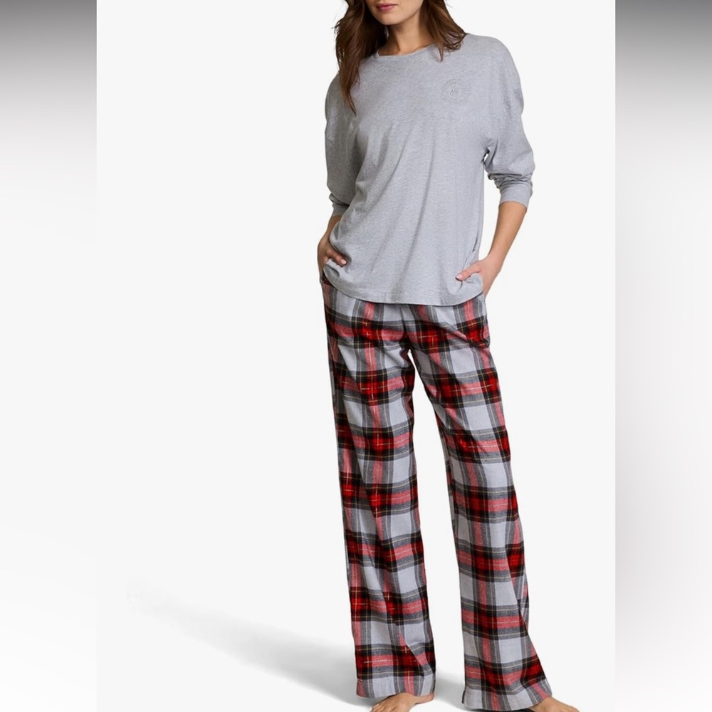 Victoria’s Secret 
Size SMALL
Pajama set long sleeved
